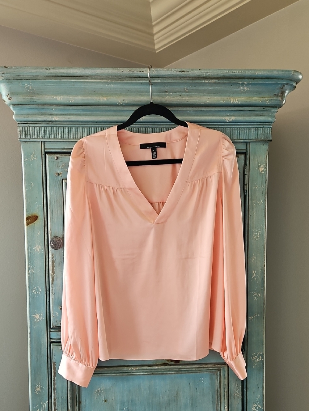 White House Black Market Blush Pink V-Neck Long Sleeve Blouse